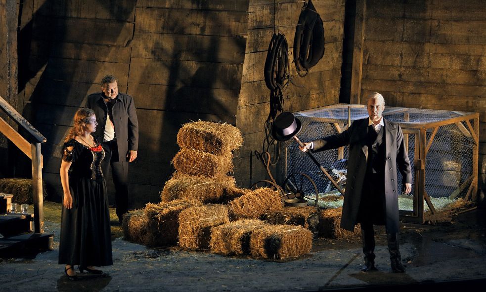  Bayreuther Festspiele/ Walküre - Camilla Nylund als Sieglinde, Christopher Ventris als Siegmund, Georg Zeppenfeld als Hunding © Bayreuther Festspiele / Enrico Nawrath 