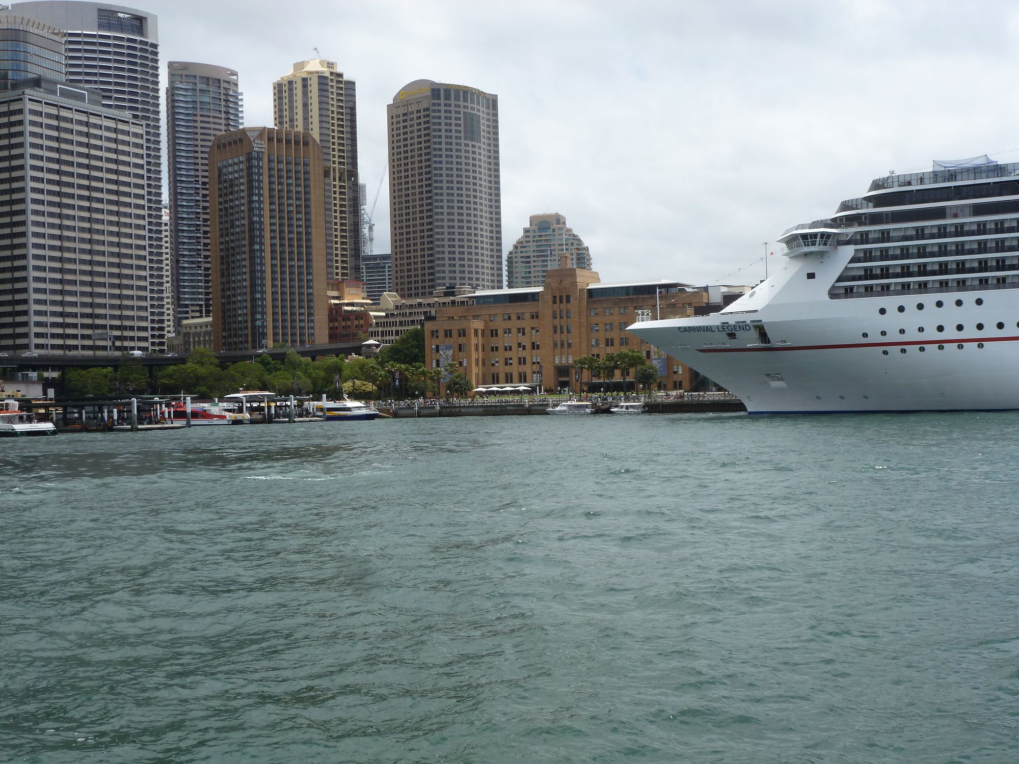  Sydney und sein Hafen gleich neben dem Opernhaus© IOCO