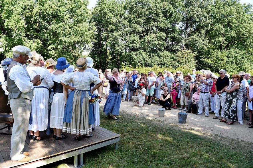 Staatstheater Cottbus / Impressionen von „Theater und Musik in Pücklers Park“, der Spielplanpräsentation des Staatstheaters Cottbus, im vergangenen Jahr © Marlies Kross