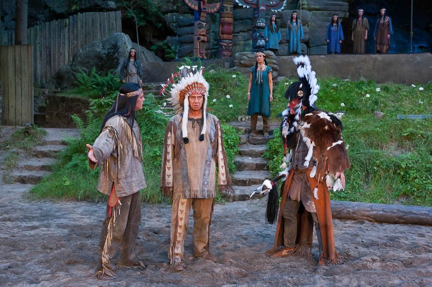 Landesbühnen Sachsen / Feslenbühne Rathen Winnetou I - Michael Berndt-Canana, Olaf Hörbe,Julia Vincze, Peter Mohr © Landesbühnen Sachsen