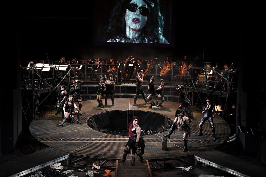 Theater und Philharmonie Thüringen / AUFSTIEG UND FALL DER STADT MAHAGONNY - von B. Brecht u. K. Weill Premiere: 3.3.17 Gr. Haus Gera Mitte vorn: Anne Preuß (Jenny Hill) Paul Kroeger (Fatty) © Sabina Sabovic Theater und Philharmonie Thüringen / AUFSTIEG UND FALL DER STADT MAHAGONNY - von B. Brecht u. K. Weill Premiere: 3.3.17 Gr. Haus Gera Mitte vorn: Anne Preuß (Jenny Hill) Paul Kroeger (Fatty) © Sabina Sabovic