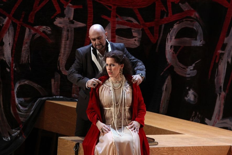 Theater Hagen / Tosca - Veronika Haller (Tosca), Karsten Mewes (Scarpia) © Klaus Lefebvre