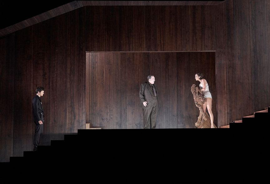 Residenztheater München / Tartuffe - hier l. Philip Dechamps, Oliver Nägele, Sophie von Kessel © Matthias Horn