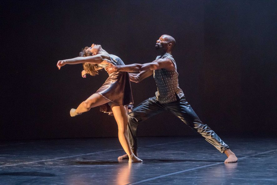  Theater Münster / Ballett BACH.IMMORTALIS hier Maria Bayarri Pérez, Keelan Whitmore © Oliver Berg