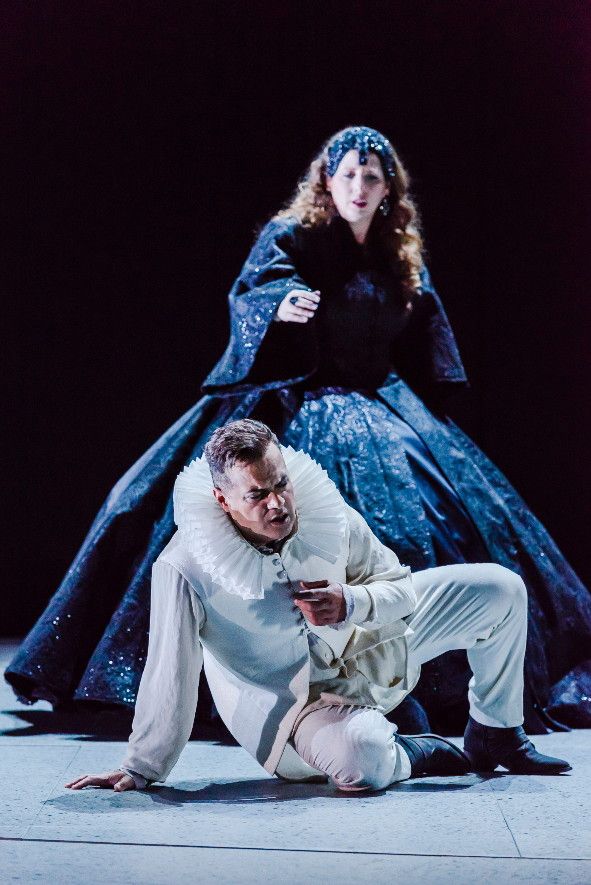 Oper Leipzig / Don Carlo - hier Gaston Rivero als Don Carlo und Gal James als Elisabetta © Kirsten Nijhof