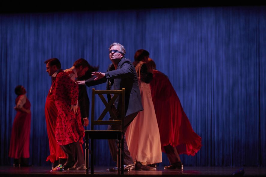  Staatsoper Hannover / Salome - hier Robert Künzli als Herodes Ensemble © Thomas M. Jauk 