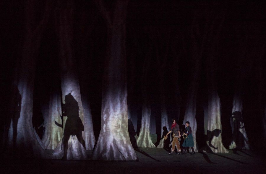 Hessisches Staatstheater Wiesbaden / Hänsel und Gretel_ hier mit Franziska Gottwald und Stella An © Sven-Helge Czichy Hessisches Staatstheater Wiesbaden / Hänsel und Gretel_ hier mit Franziska Gottwald und Stella An © Sven-Helge Czichy