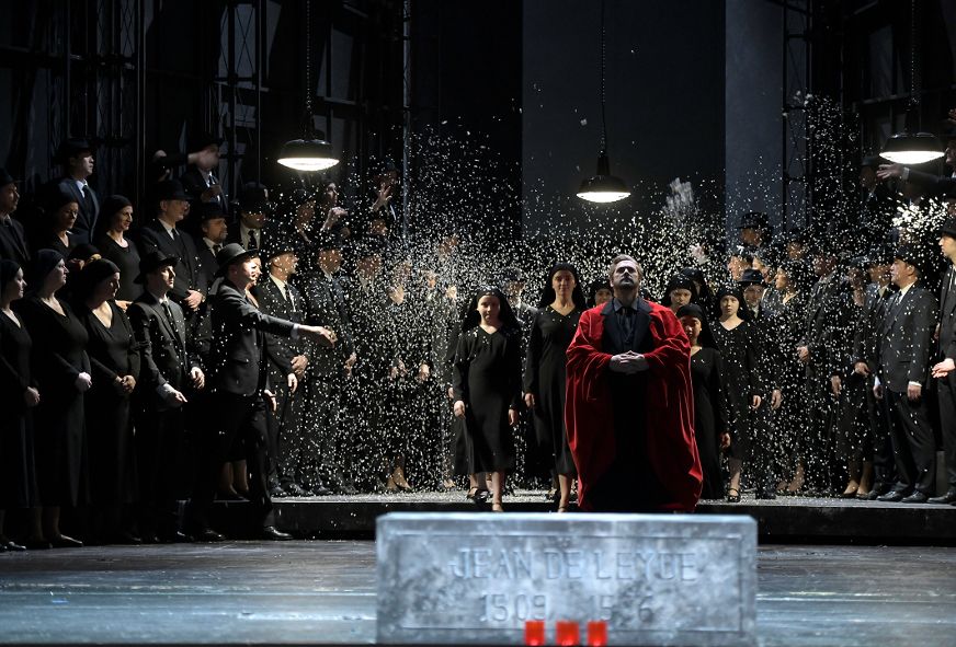 Deutsche Oper Berlin / Le Prophete - hier Jean de Leyde wird zum König gekrönt, Gregory Kunde und Chor © Bettina Stöß