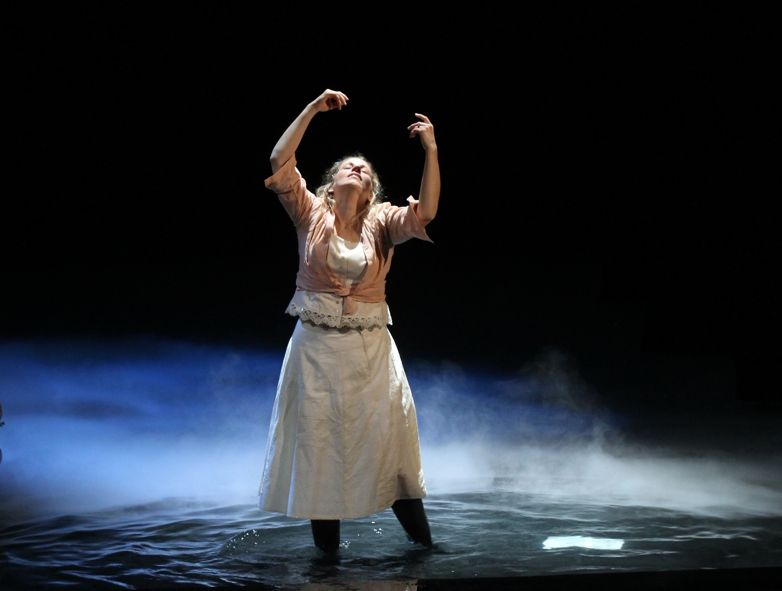 Theater Hagen / Der fliegende Holländer - Veronika Haller (als Senta) © Klaus Lefebvre Theater Hagen / Der fliegende Holländer - Veronika Haller (als Senta) © Klaus Lefebvre