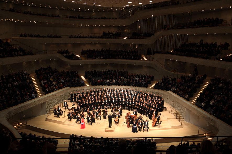 Elbphilharmonie Hamburg / Der Messias - hier Symphonischer Chor; Solisten und das ausverkaufte Haus © Patrik Klein