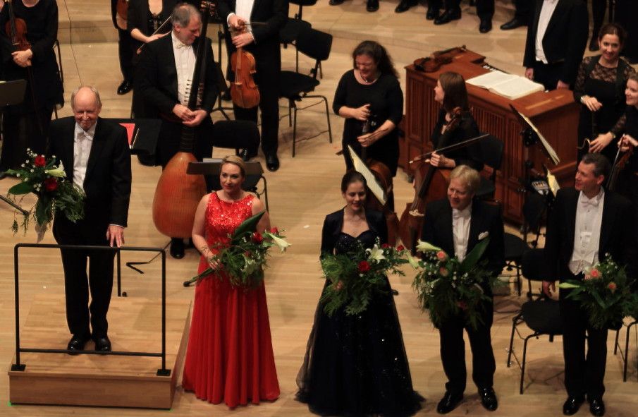 Elbphilharmonie Hamburg / Der Messias - Symphonischer Chor Hamburg - hier v.l. Matthias Janz, Johanna Winkel, Geneviève Tschumi, Markus Schäfer, Thomas Laske © Patrik Klein