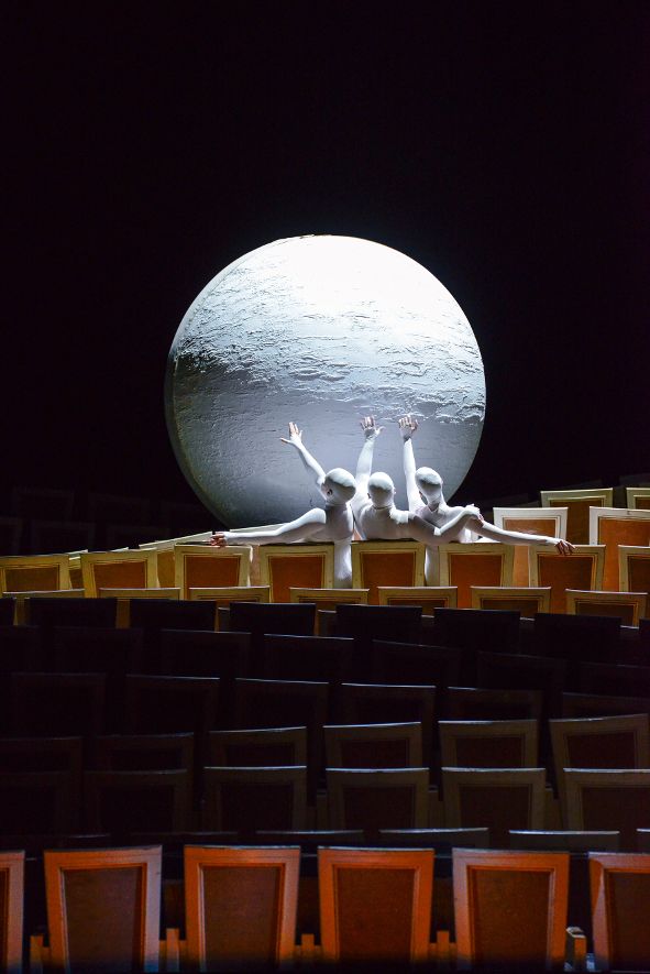 Semperoper Dresden / Rheingold hier Simone Schröder als Flosshilde, Christiane Kohl als Woglinde, Sabrina Kögel als Wellgunde © Matthias Creutziger 