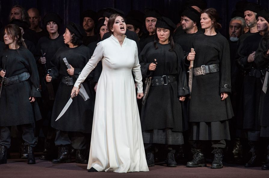 Aalto Theater Essen / Norma - Katia Pellegrino als Norma © Matthias Jung Aalto Theater Essen / Norma - Katia Pellegrino als Norma © Matthias Jung