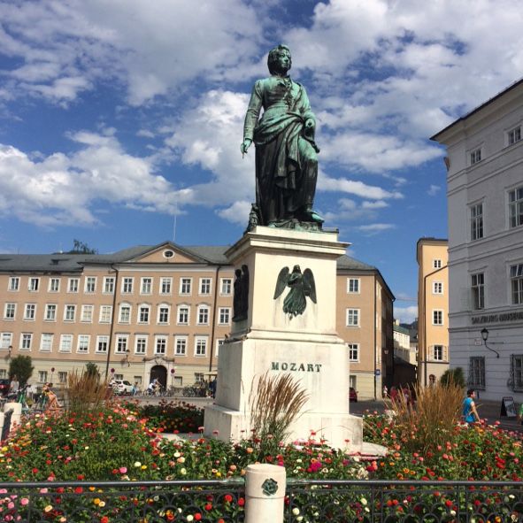 Wolfgang Amadeus Mozart hier vor dem Salzburger Festspielhaus © IOCO