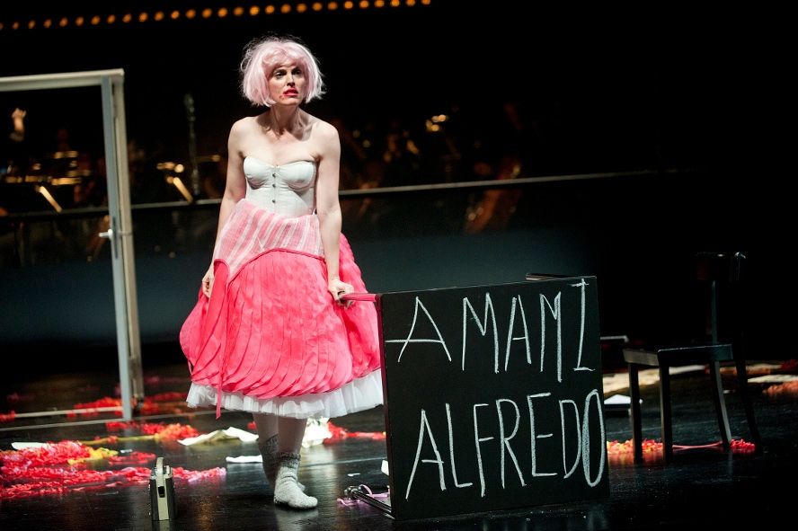 Staatsoper Hannover / La Traviata - hier Nicole Chevalier als Violetta © Thomas M. Jauk / Stage Picture