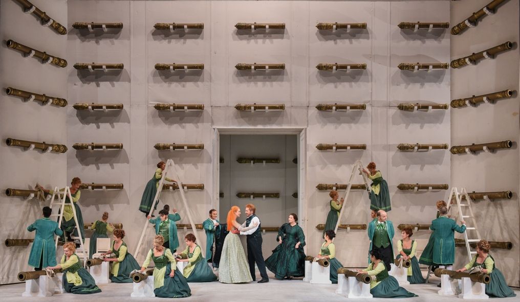 Nationaltheater Mannheim / Der Rosenkavalier - hier Ensemble © Hans Jörg Michel