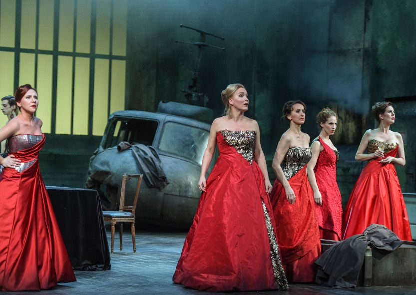 Deutsche Oper am Rhein / Die Walküre - hier Katja Levin als Ortlinde, Maria Hilmes als Rossweisse, Katarzyna Kuncio als Waltraute, Evelyn Krahe als Schwertleite, Katharina von Bülow als Grimgerde © Hans Joerg Michel - www.foto-drama.de