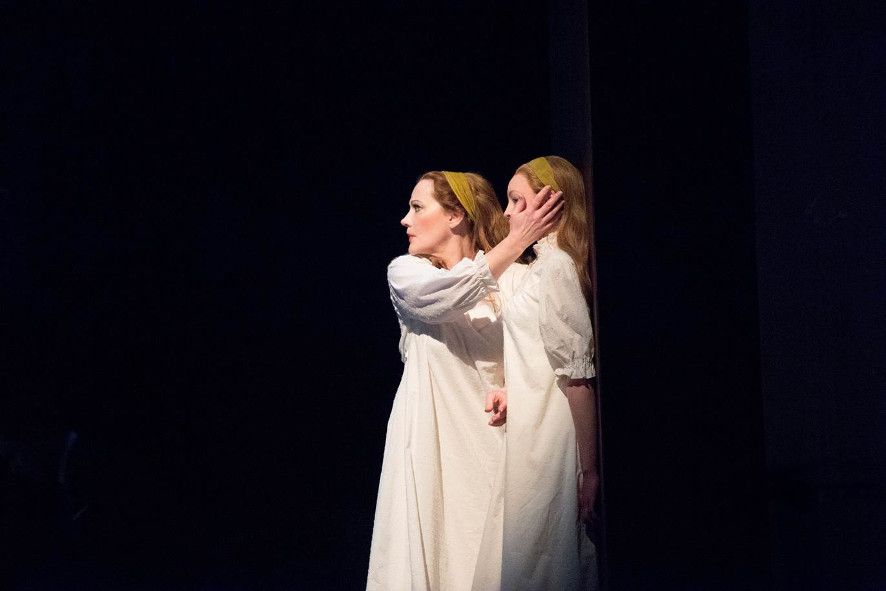 Deutsche Oper Berlin / Salome - hier Catherine Naglestad als Salome und eine &quot;kleine&quot; Salome © Monika Rittershaus