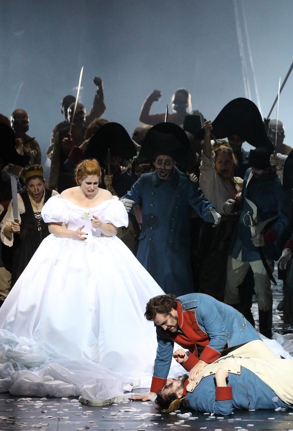 Bayerische Staatsoper / Sizilianische Vesper - hier Hélène, Henri und Guy de Montfort © Wilfried Hösl