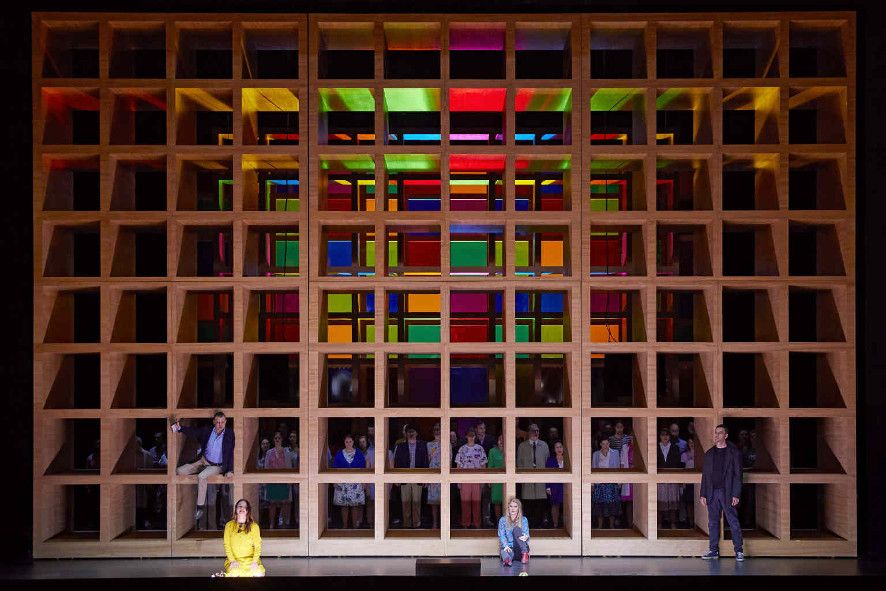 Hamburger Staatsoper / Messa da Requiem - hier Anfangsszene; Nadezhda Karyazina, Dmytro Popov, Maria Bengtsson, Gábor Bretz, Chor der Staatsoper Hamburg © Brinckhoff / Mögenburg