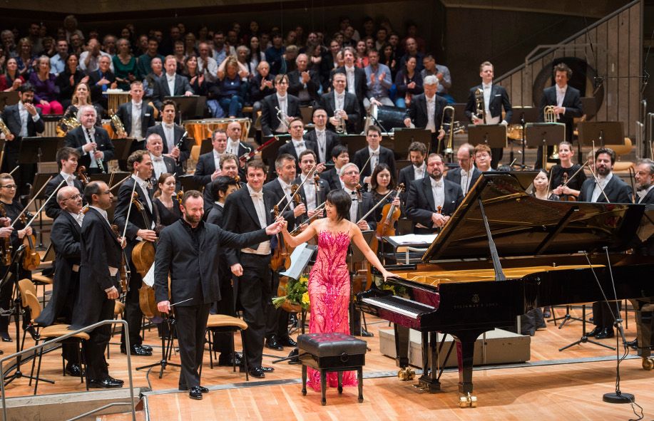 Berliner Philharmoniker / Kirill Petrenko, Yuja Wang und Orchester © Monika Rittershaus