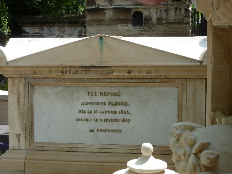 Grabstätte von Alphonsine Plessis in Paris, die Kameliendame des Lebens und Vorlage für Alexandre Dumas © IOCO