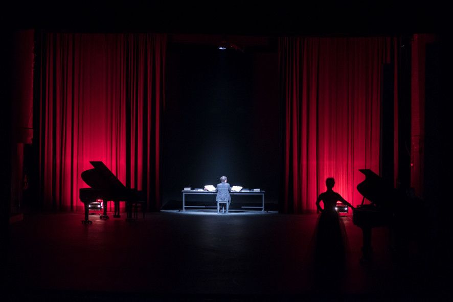 Stadttheater Giessen / mit einem Namen aus einem alten Buch - hier : Lisa Friedrich und David Bennent © Rolf K. Wegst