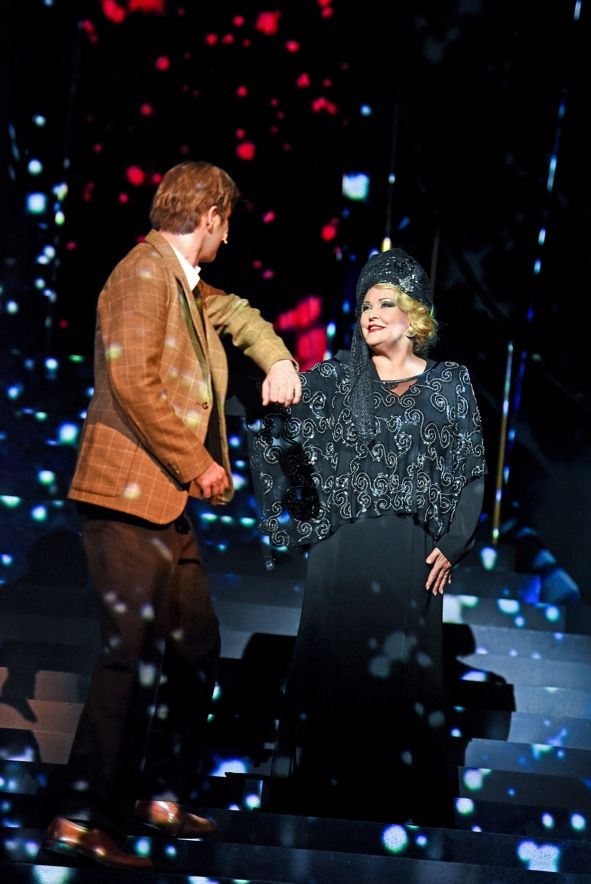 Theater und Philharmonie Thüringen / SUNSET BOULEVARD - Angelika Milster ( Norma ), Kai Wefer (Joe Gillis) © Sabina Sabovic