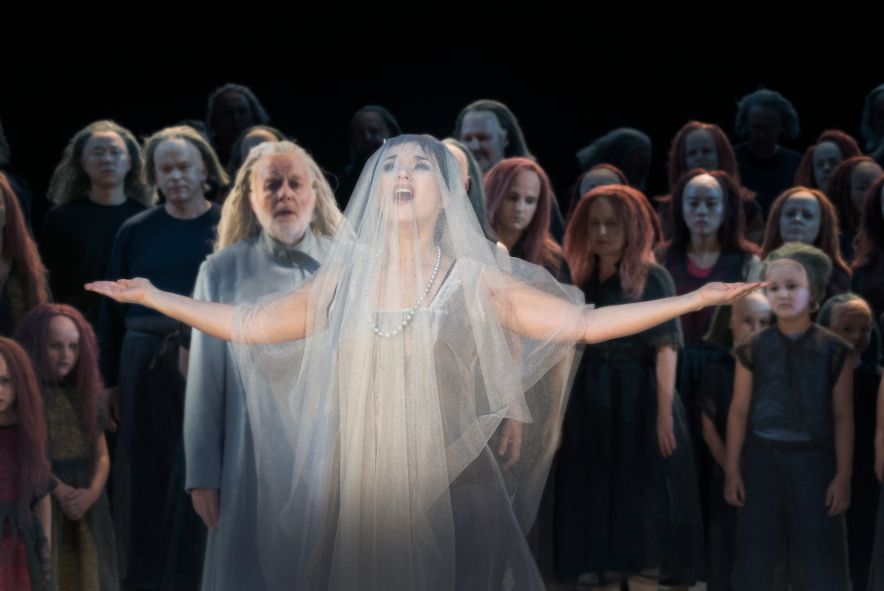 Staatsoper Unter den Linden Berlin / Die Perlenfischer - hier: Olga Peretyatko-Mariorri als Leila und Wolfgang Schöne als Nourabad © Donata Wenders