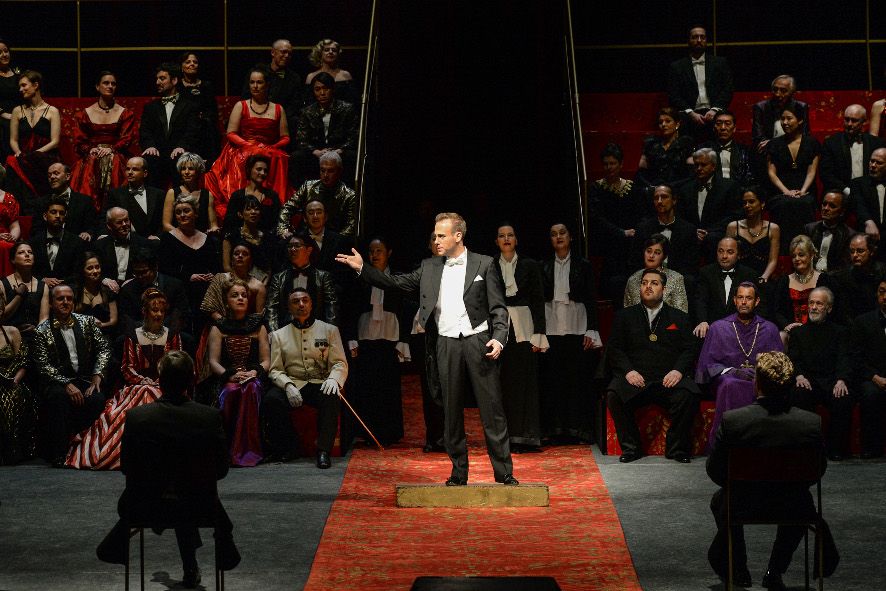 Nationaltheater Mannheim / Tannhäuser - hier : Nikola Diskic als Wolfram von Eschenbach und Chor © Hans Joerg Michel