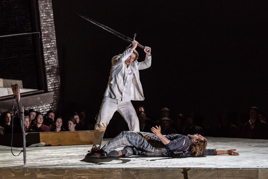 Royal Opera House London / Lohengrin - hier: Klaus Florian Vogt als Lohengrin © Clive Barda