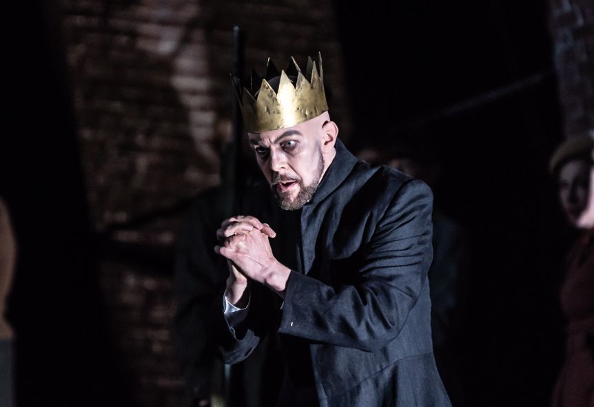 Royal Opera House London / Lohengrin - hier : Georg Zeppenfeld als König Heinrich © Clive Barda