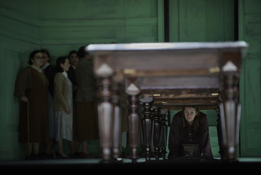 Staatsoper Hannover / Dialoge der Karmelitinnen - hier : Dorothea Maria Marx als Blanche und Ensemble © Thomas M. Jauk