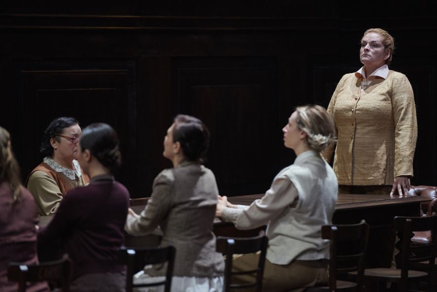 Staatsoper Hannover / Dialoge der Karmelitinnen - hier : Kelly God als Madame Lidoine und Ensemble © Thomas M. Jauk