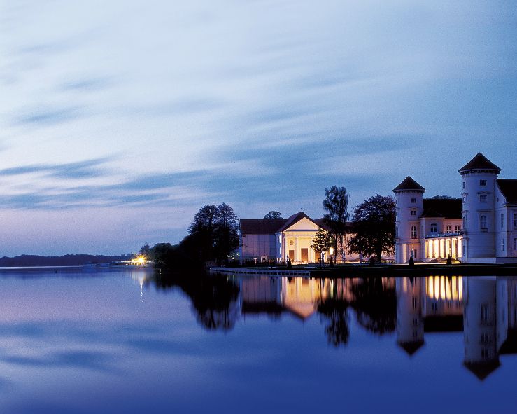 Schloss Rheinsberg bei Berlin / Der Musenhof am Grienericksee © Kammeroper Schloss Rheinberg