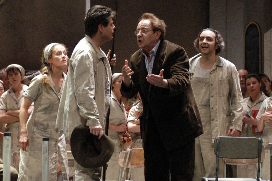 Hamburgische Staatsoper / Moses und Aaron hier Reiner Goldberg als Aaron, 2004 © Jörg Landsberg