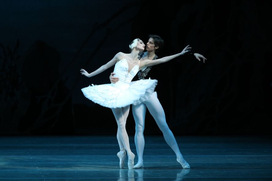 Festspielhaus Baden-Baden / Oxana Skorik- und Xander-Parish- in Schwanensee von Natasha Razina © State Academic Mariinsky Theatre