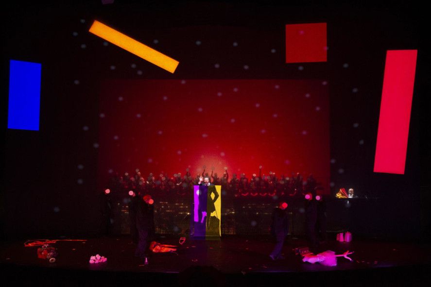 Staatsoper Hamburg / Szenen aus Goethes Faust - hier : Christian Gerhaher, Chor und Orchester der Staatsoper © Foto Monika Rittershaus