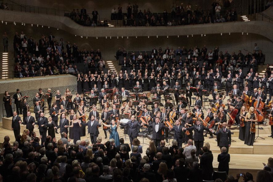  Elbphilharmonie Hamburg / La Traviata konzertant mit musicAeterna of Perm © Claudia Höhne