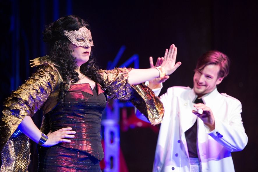 Theater Rudolstadt / Die Fledermaus  - Zinzi Frohwein (Rosalinde), Marian Kalus (Eisenstein) © András Dobi