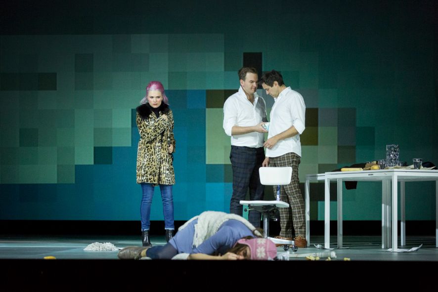 Theater Freiburg / La Bohème - hier : Katharina Ruckgaber, Solen Mainguene, Michael Borth, Harold Meers © Rainer Muranyi