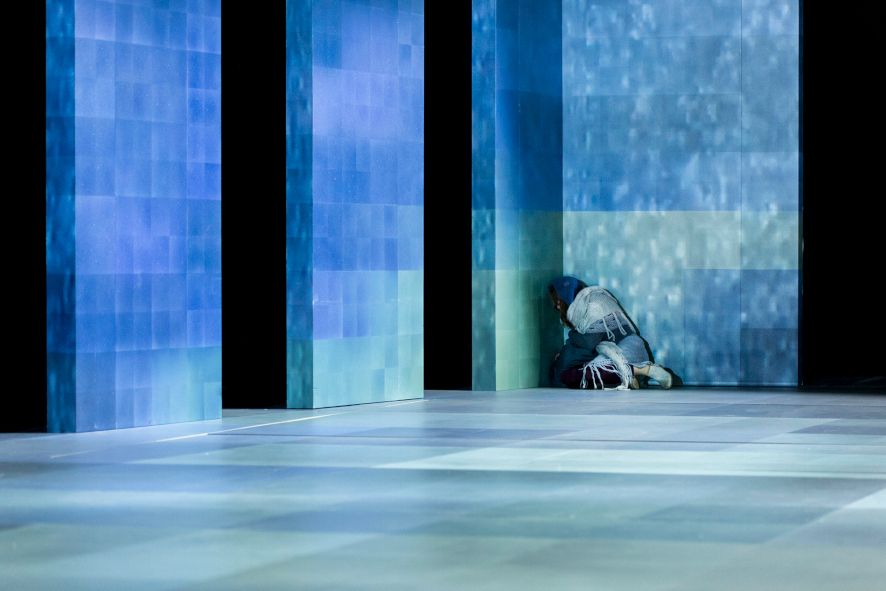 Theater Freiburg / La Bohème - hier : Solen Mainguene als Boheme © Rainer Muranyi
