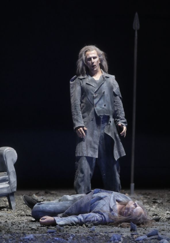 Landestheater Linz / Tristan und Isolde - hier :  Martin Achreiner als Kurwenal, Heiko Boerner (Tristan), © Reinhard Winkler