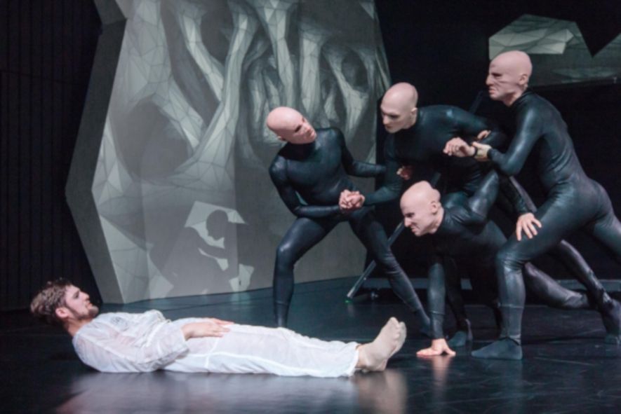 Theater Münster / UNKNOWN TERRITORIES TanzTheater - hier : Balint Toth und Ensemble © Oliver Berg