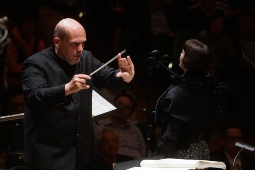 NAXOS / Der Ring des Nibelungen - hier: Jaap van Zweden © Ramond HoHK Phil