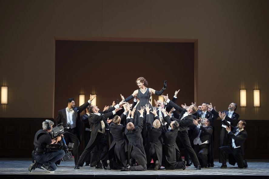 Oper Frankfurt / Die lustige witwe © Monika Rittershaus