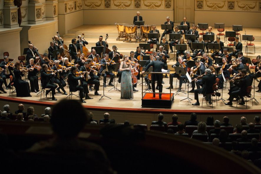 Dresdner Staatskapelle / 4. Symphoniekonzert der Dresdner Staatskapelle mit Dirigent David Afkham und Vilde Frang © Oliver Killig