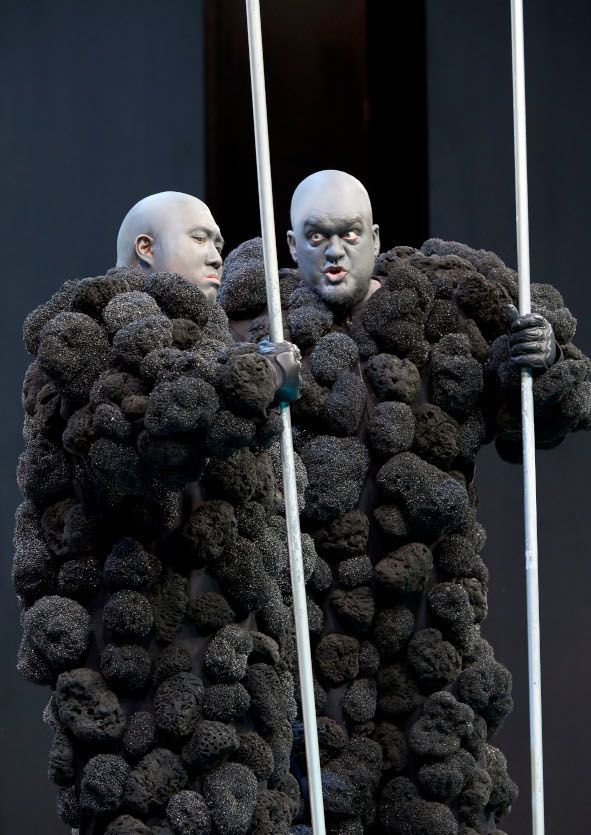 Wiener Staatsoper / Der Ring des Nibelungen - hier : Jongmin Park als Fasolt, Sorin Coliban als Fafner © Wiener Staatsoper GmbH / Michael Poehn