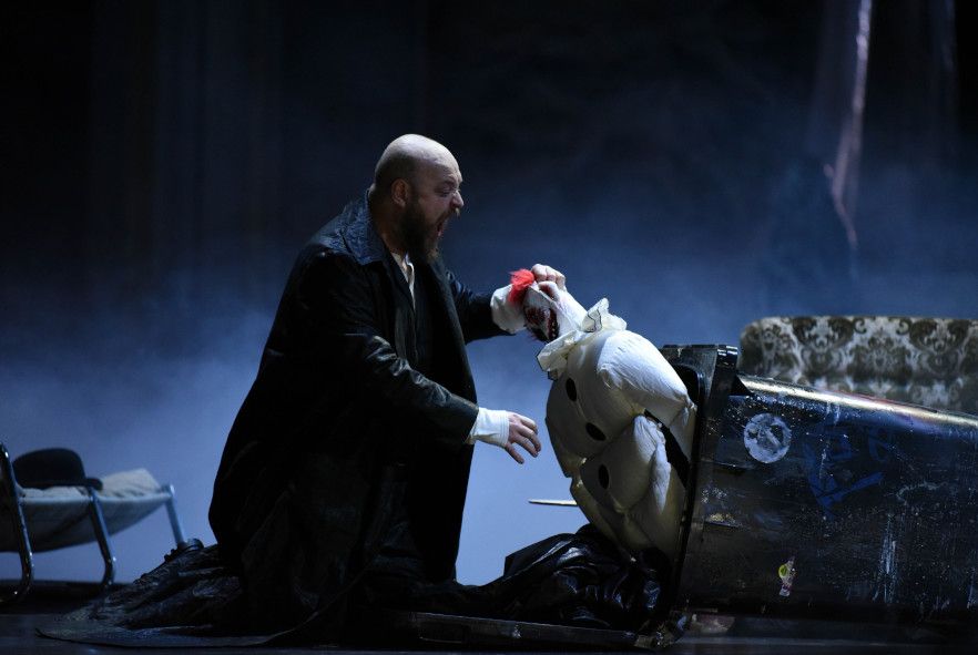 Hessisches Staatstheater / Rigoletto - hier : Vladislav Sulimsky als Rigoletto © Karl Monika Forster