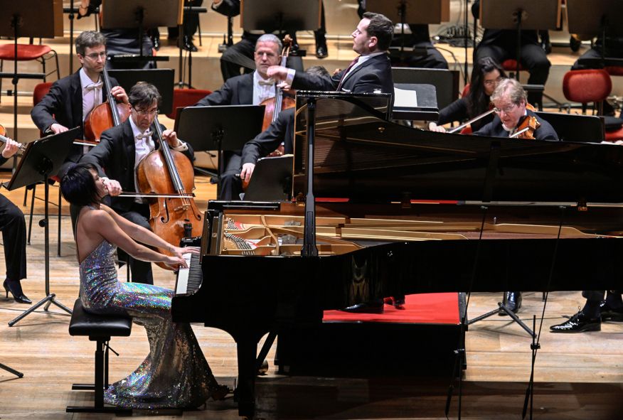 Festspielhaus Hellerau / Peter Eoetvoes - Zum 75. Geburtstag hier Kammerorchester der Sächsischen Staatskapelle hier Pianistin Yuja Wang und Lionel Bringuier © Matthias Creutziger